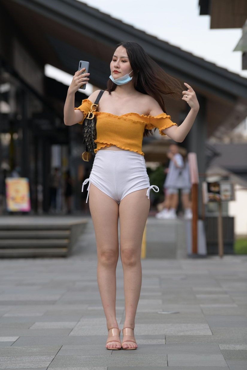 图片[1]-高腰白色短裤的漂亮女孩【767P】00065-hasate摄影图片资源整理