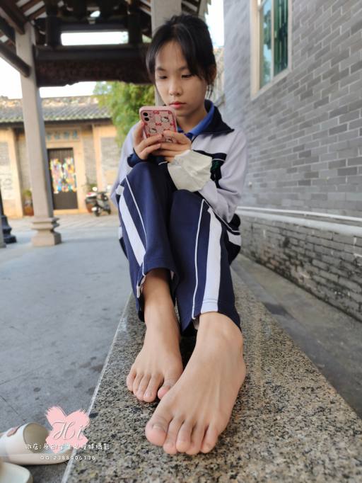 专心致志玩手机的女孩【42P】20028-hasate摄影图片资源整理