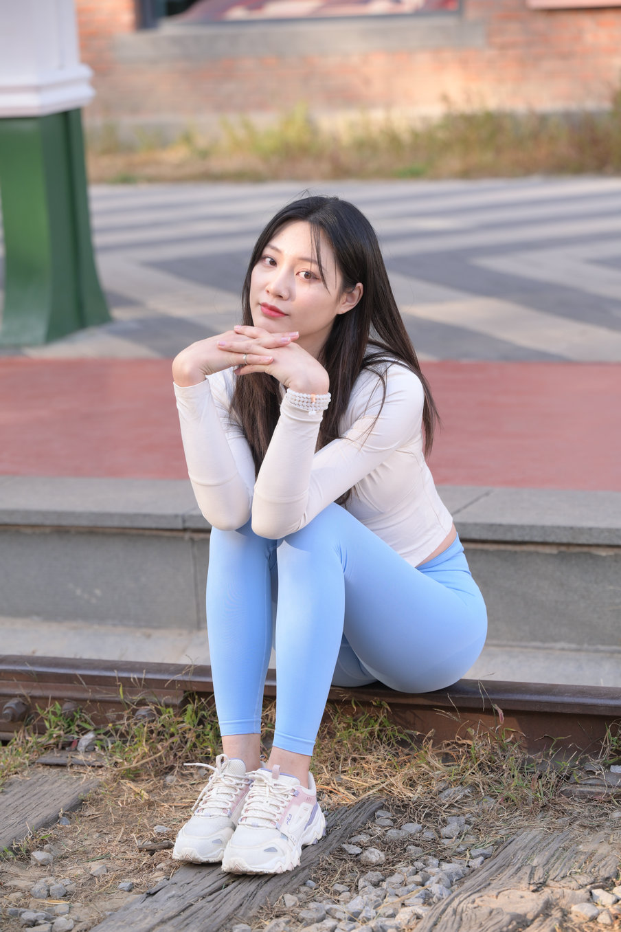 图片[2]-在路边休息的瑜伽裤女孩 J3435 558P-10.8GB-hasate摄影图片资源整理