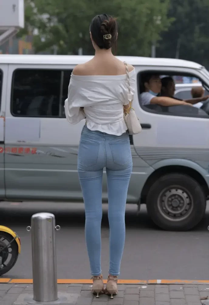 紧身牛仔裤优雅小女人J2238 322P1V-14.1GB-hasate摄影图片资源整理