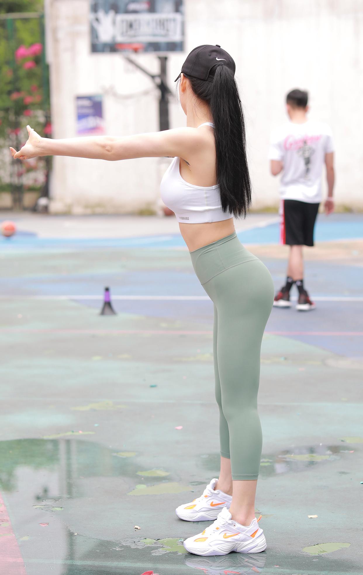 图片[1]-打扮很休闲的瑜伽裤女孩 J1600 415P3V-10.4GB-hasate摄影图片资源整理