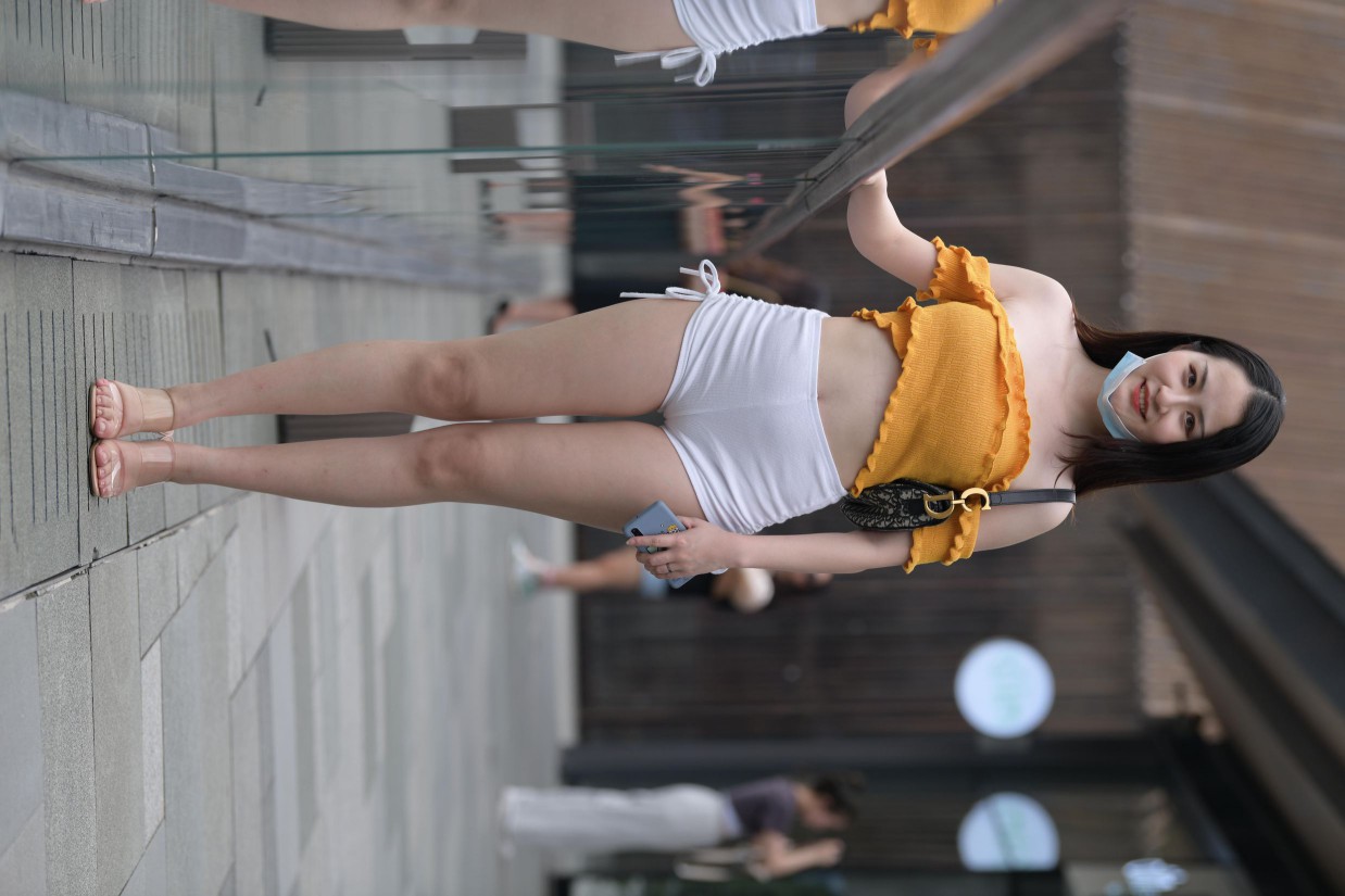 图片[2]-高腰白色短裤的漂亮女孩【767P】00065-hasate摄影图片资源整理
