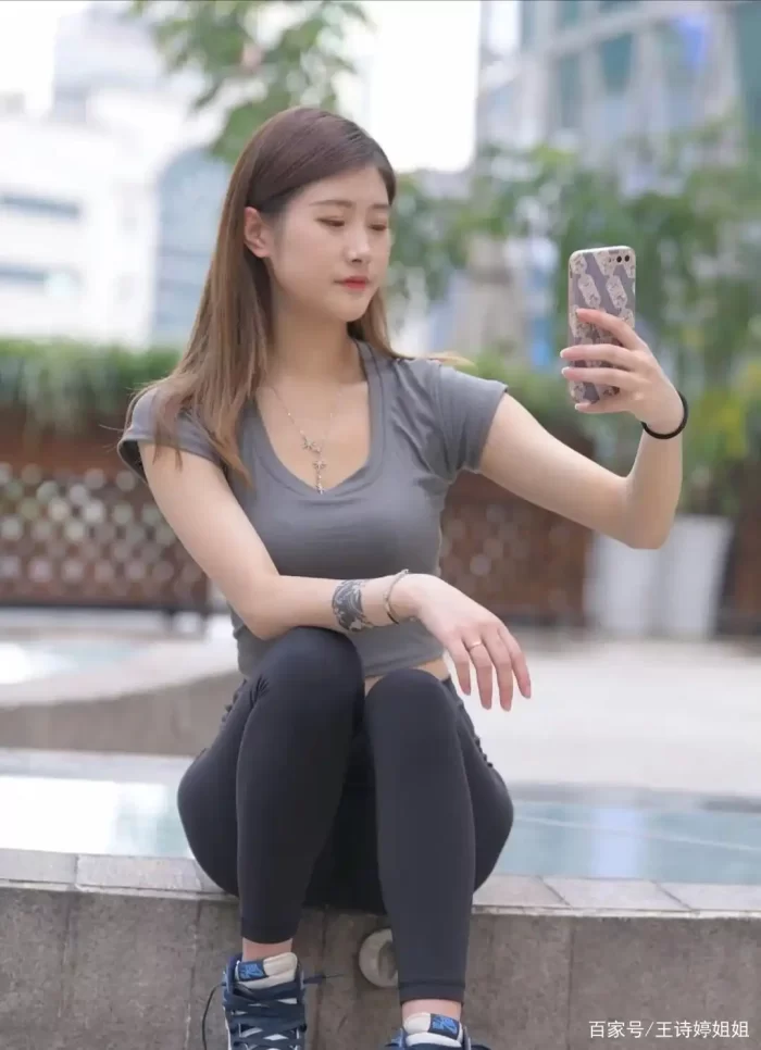 图片[2]-有小虎牙非常甜美的瑜伽裤女孩-hasate摄影图片资源整理