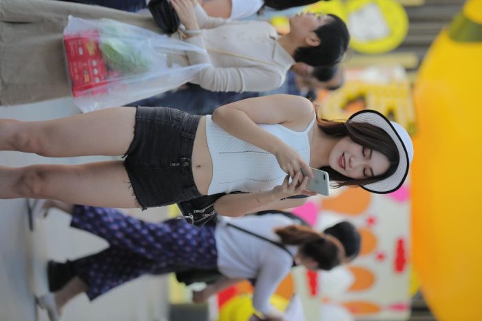 非常时尚阳光的牛仔热裤女孩【808P】00064-hasate摄影图片资源整理