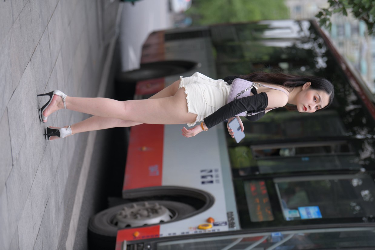 图片[3]-长发飘飘的白色热裤美丽女孩【49P】00029-hasate摄影图片资源整理