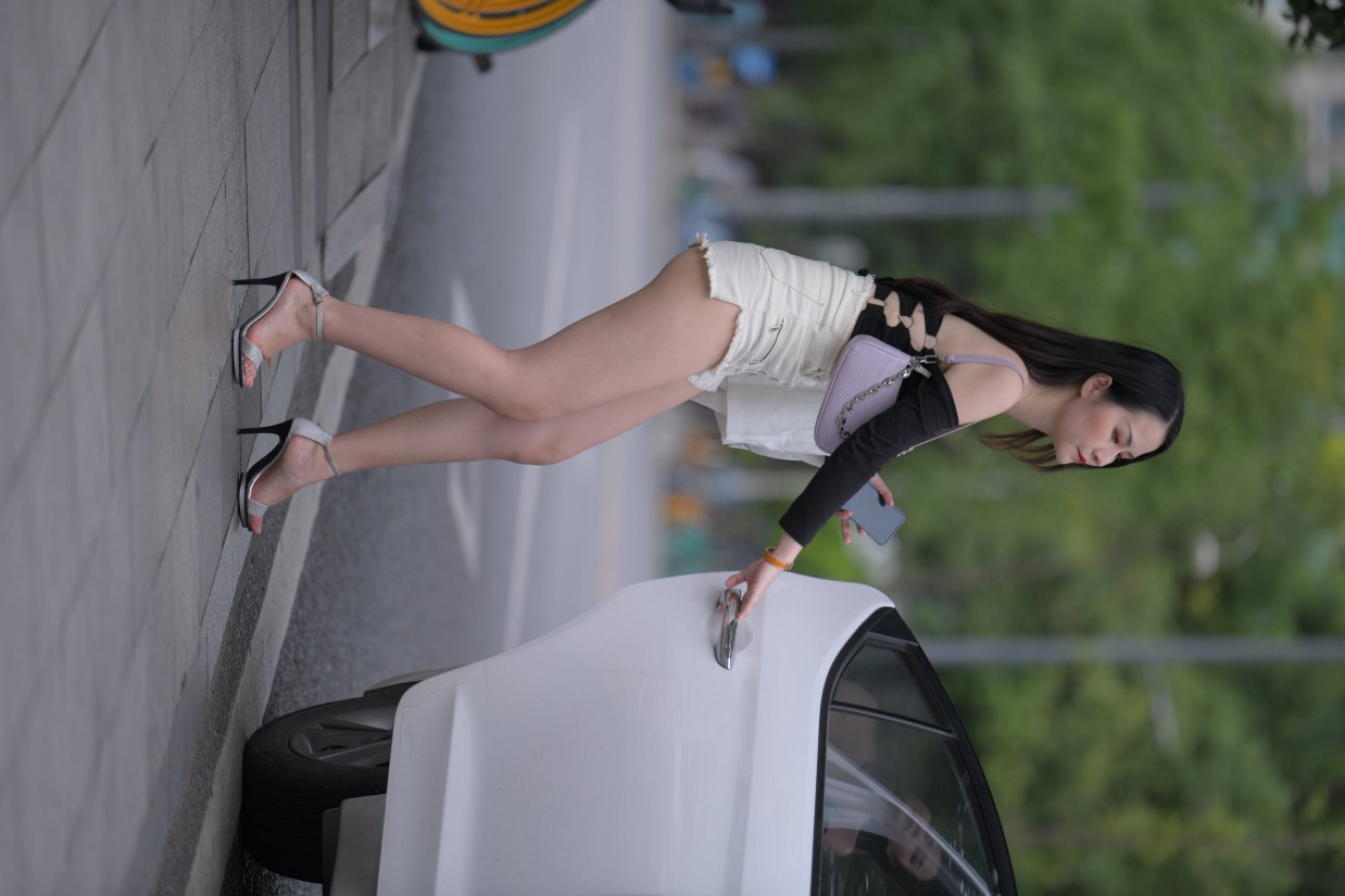 图片[6]-长发飘飘的白色热裤美丽女孩【49P】00029-hasate摄影图片资源整理