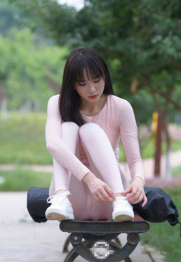 图片[4]-粉粉的瑜伽裤女孩太可爱了 J2090 854P1V-30.4GB-hasate摄影图片资源整理